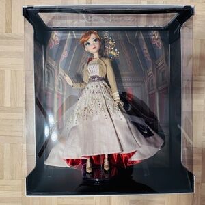 Disney - Saks Fifth Avenue Frozen 2 Anna, NRFB, 1 of 1000, Super Rare